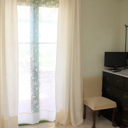 Monambeles Σβορωνάτα