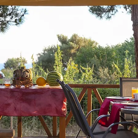 Villa Monambeles *
