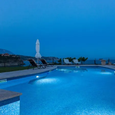 Monambeles Villa Svoronata