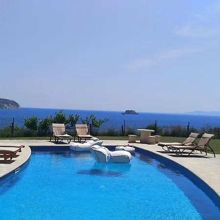 Monambeles Villa Svoronata