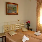 Vila Monambeles *