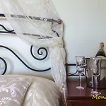 Monambeles *