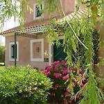 Monambeles Βίλα Σβορωνάτα