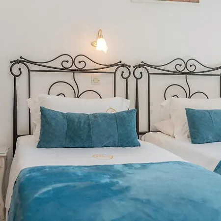 Villa Monambeles *