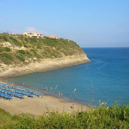 Monambeles Villa Svoronata