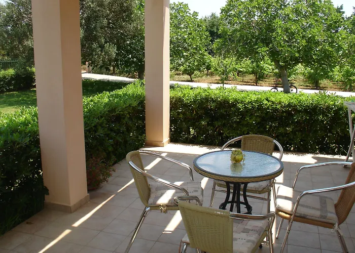 Monambeles Villa Svoronata