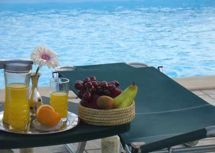 Monambeles Villa Svoronata