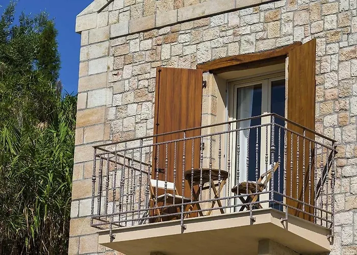 Monambeles Villa Svoronata